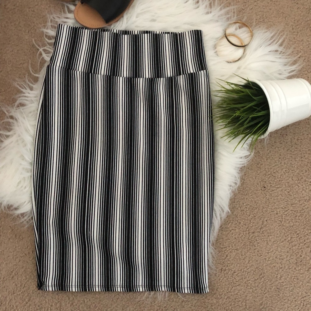 ❗️Flash Sale❗️LuLaRoe Striped Cassie Skirt
